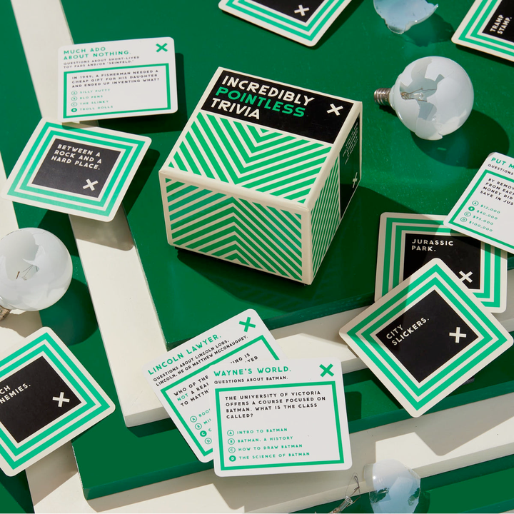 Hachette - Chronicle Books Games Trivia Incredibly Pointless Trivia