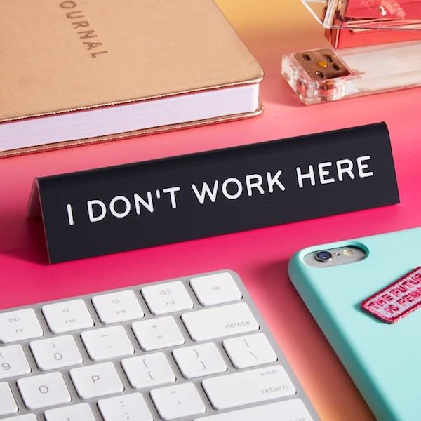 The Found Office Goods Desk Sign: I Don't Work Here